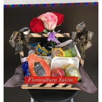 Cesta de Café da Manhã Pequena com 4 Rosas