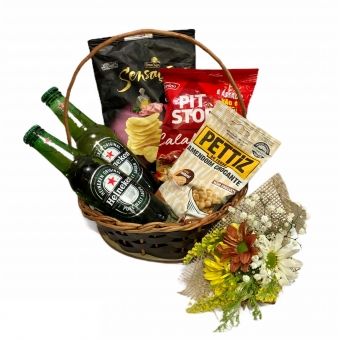 Cesta Cerveja Aperitivos e Mini Arranjo