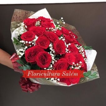 Buquê 24 Rosas Vermelhas Embalagem Francesa