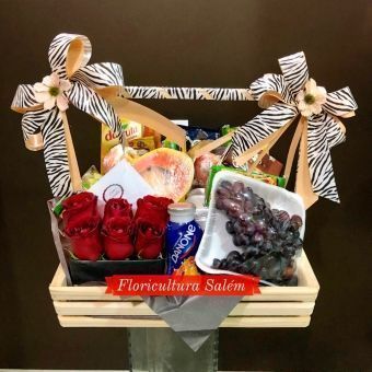 Cesta de Café da Manhã Com 6 Rosas