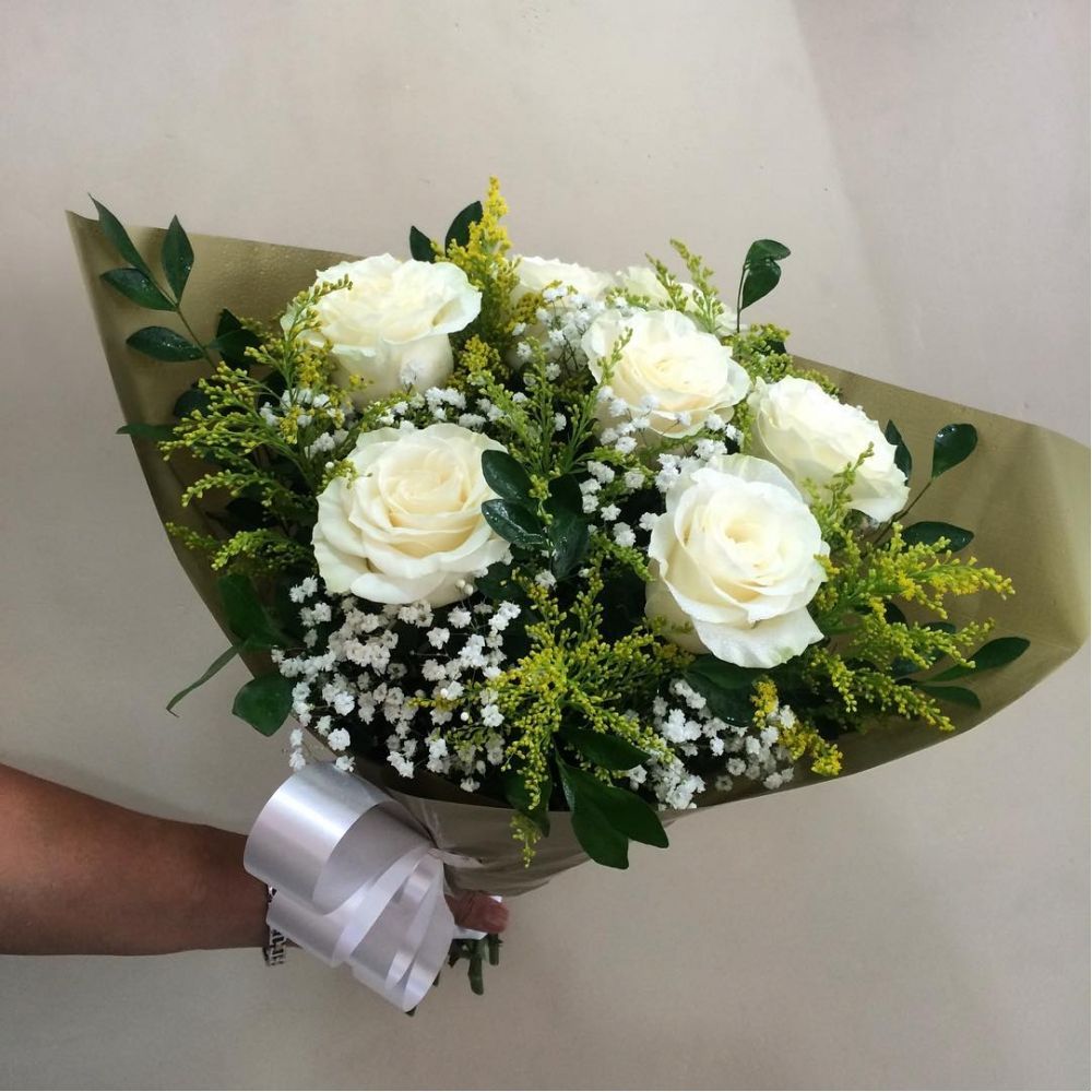Buquê com 6 rosas Colombianas Brancas ESPECIAL - Floricultura Salém