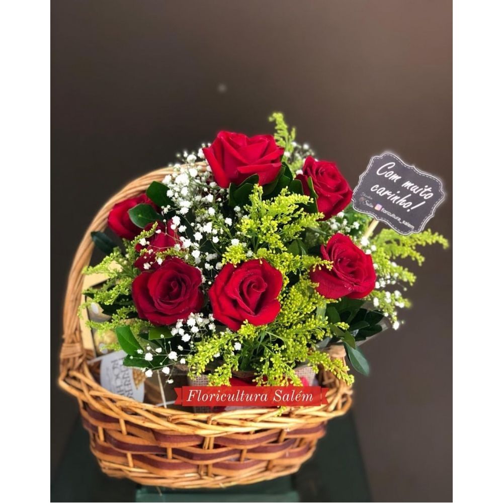 Cesta de Rosas Com Ferrero