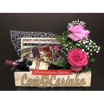 Cesta Vinho e Arranjo