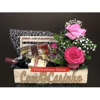 Cesta Vinho e Arranjo