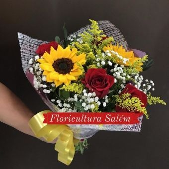 Buquê com 4 rosas e 2 Girassóis