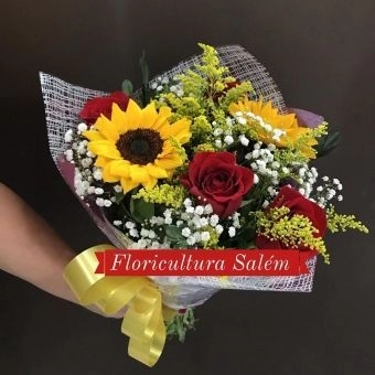 Buquê com 4 rosas e 2 Girassóis